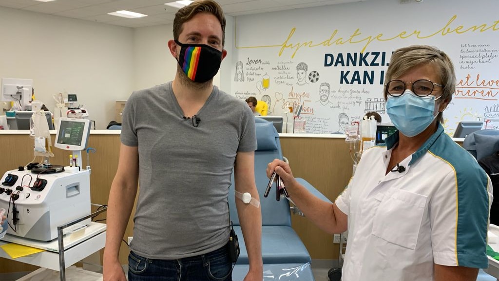 Homoseksuele Simon mag eindelijk bloed doneren: 'Ik wilde het al jaren'