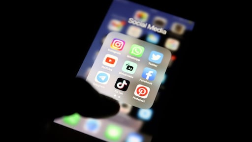 Smetteloos dienstverband van 20 jaar; ontslagen na racistische appjes