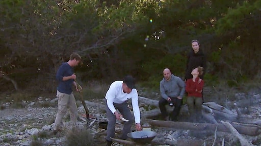 Rob gaat wéér de mist in tijdens het koken in Expeditie Robinson