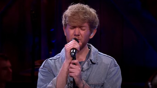 Joe Buck blaast Beste Zangers-kijkers omver met bijzondere cover