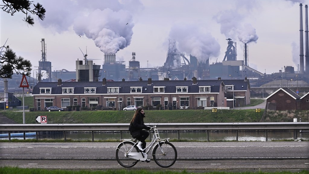 OM en team experts op terrein Tata Steel vanwege strafrechtelijk onderzoek