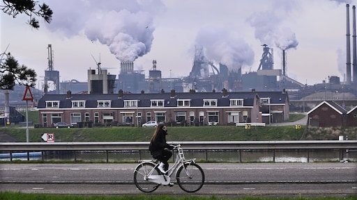 OM en team experts op terrein Tata Steel vanwege strafrechtelijk onderzoek