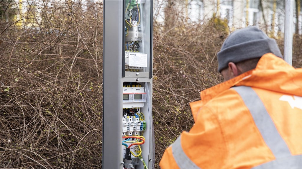 Voor iedere auto een laadpaal? Dat kan ons stroomnet helemaal niet aan