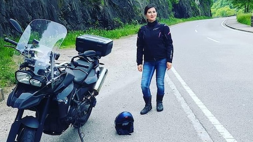Seweta onderweg naar vrijheid: 'Op de motor door Afghanistan, mijn droom'