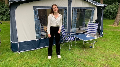 Eva woont op de camping door gebrek aan studentenkamers: 'Zij heeft nog geluk'