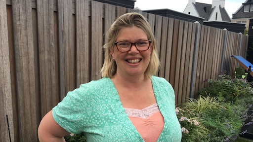 Esther (37) is nagenoeg blind aan één oog: 'Ik dacht dat dit alleen ouderen overkomt'