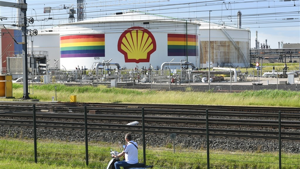 Shell steekt ruim 1 miljard in groene raffinaderij in Pernis