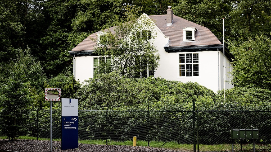 Kopstukken VVD, D66, CDA voor gespannen formatieweekend op de hei