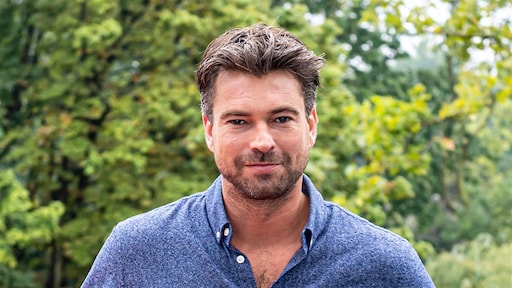 Moeder Rick Brandsteder over alcoholverslaving zoon: 'Ging tot het gaatje'