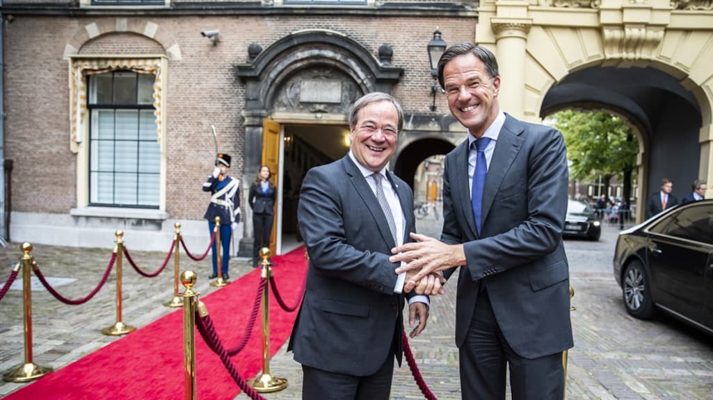 Rutte en Laschet tijdens een ontmoeting in Den Haag in 2019.