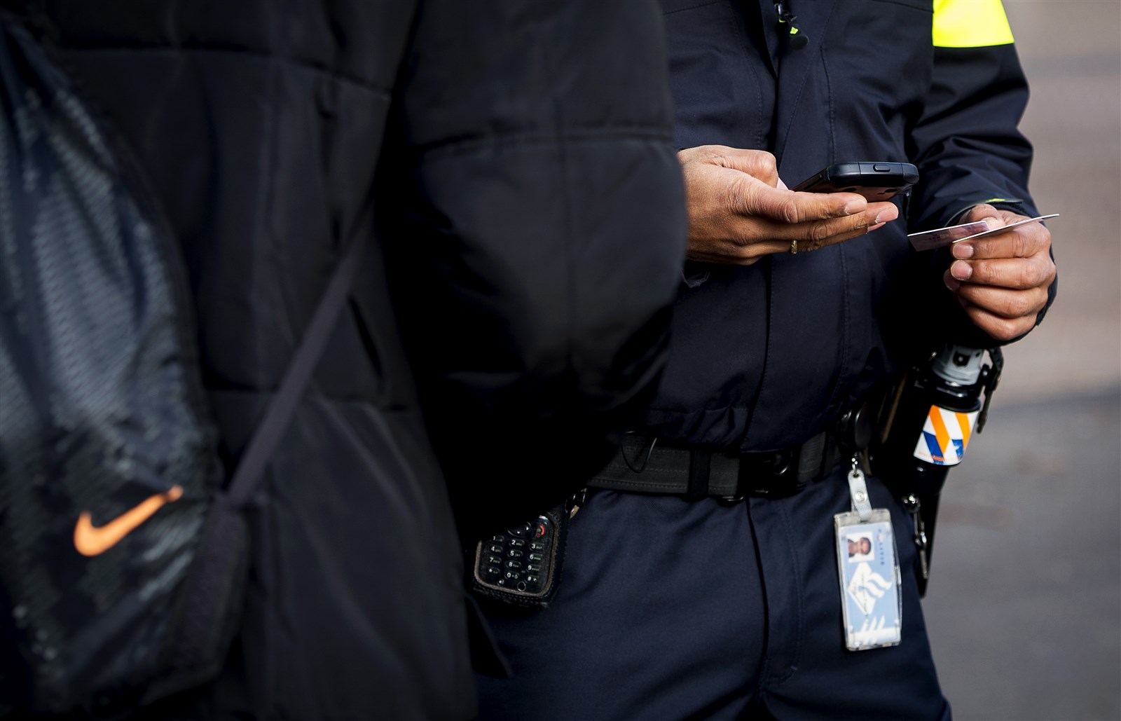 'Stop die rotkop in een tosti-ijzer': appjes ontslagen agenten Limburg openbaar
