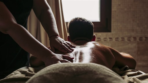 Rederij mag naakte kapitein die zich door matrozen liet masseren niet ontslaan