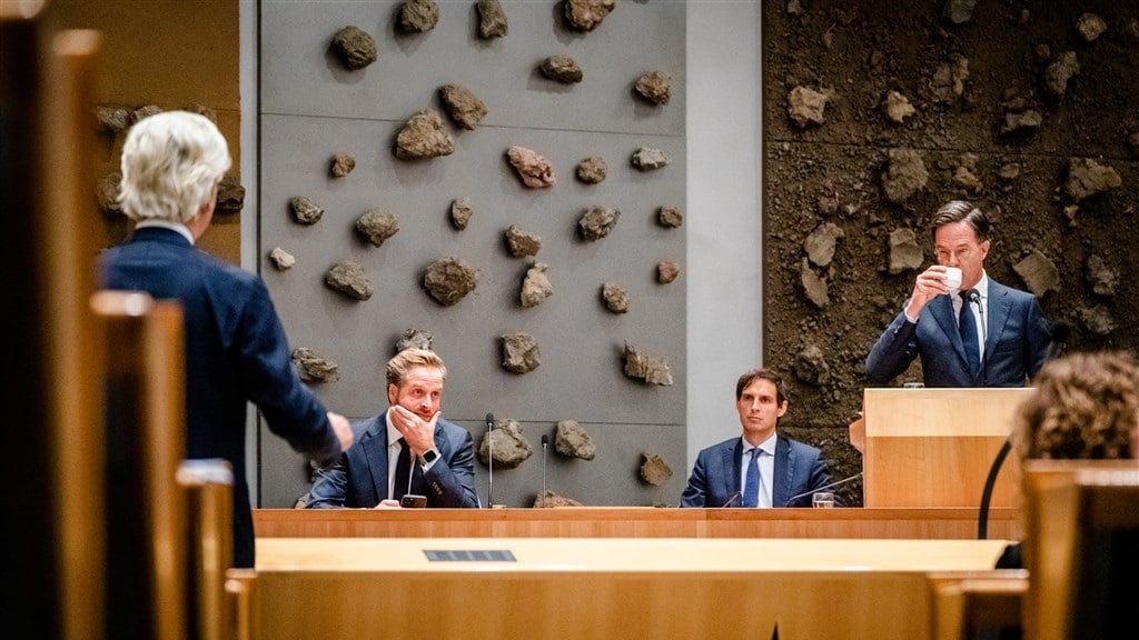 Boosheid omdat kabinet burger laat opdraaien voor hogere zorgsalarissen