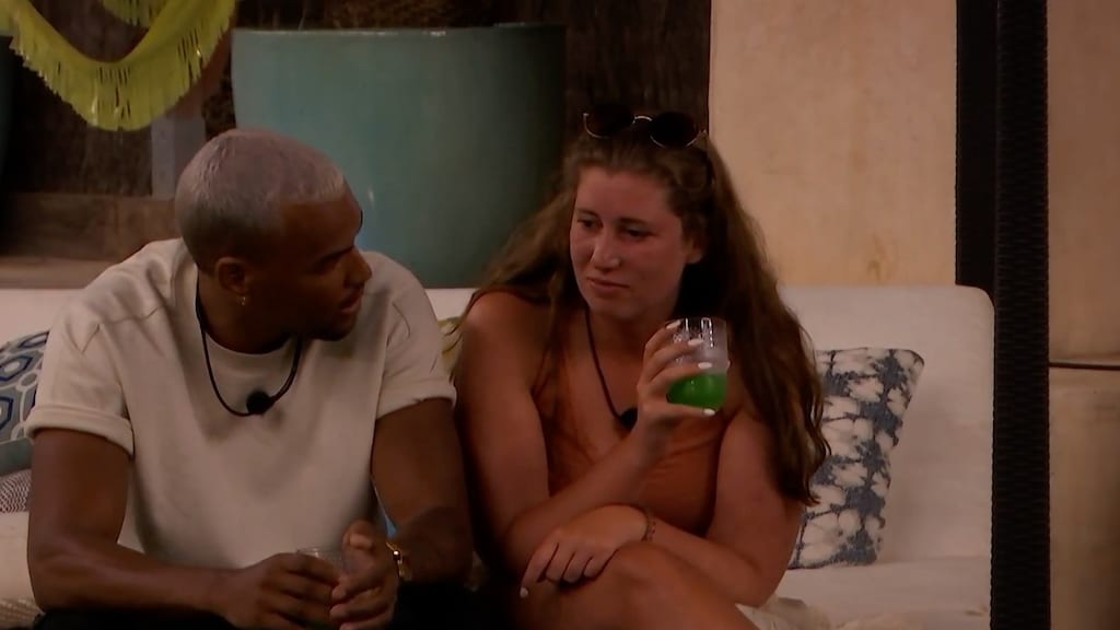 Joop wil gevoelens voor Delphine niet meer verbergen: 'Er is een klik'