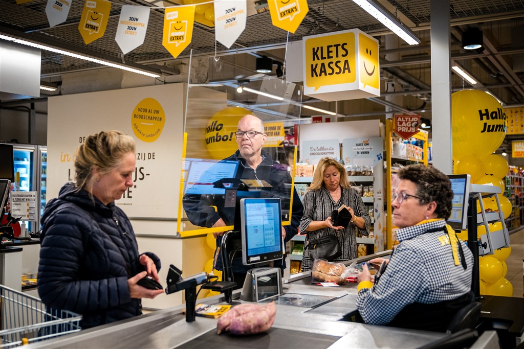 Kletskassa bij Jumbo: 'Kort praatje helpt niet om eenzaamheid te bestrijden'
