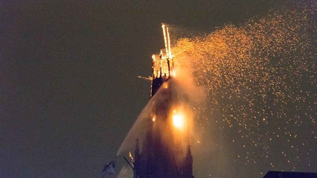 Brand in de Laurentiuskerk in Weesp.