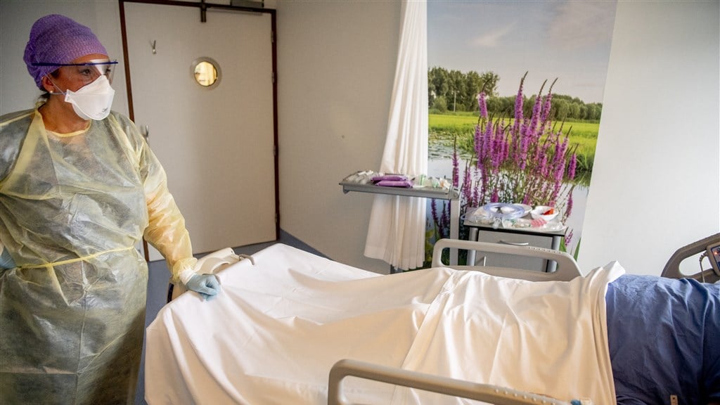 Farmaceut VS: nieuwe pil halveert kans ernstig ziekte door coronavirus