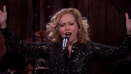 Karsu in tranen door Anneke van Giersbergen in Beste Zangers