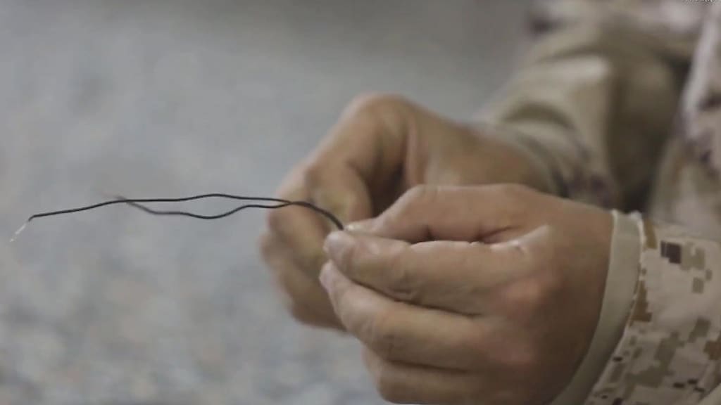 Een screenshot uit de IS-video die de verdachten zouden hebben bekeken.