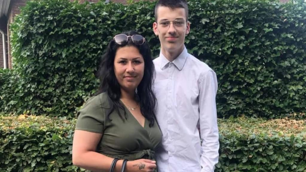 Een Huis Vol-moeder reageert op 'lulverhalen' van zoon