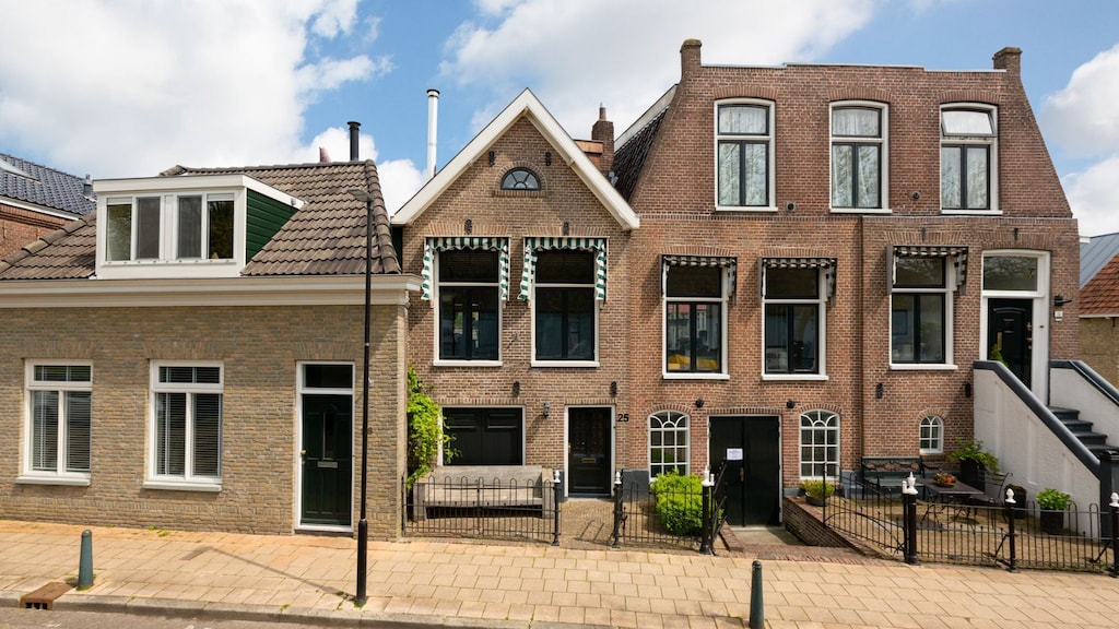 Het grachtenpand in Bolsward.