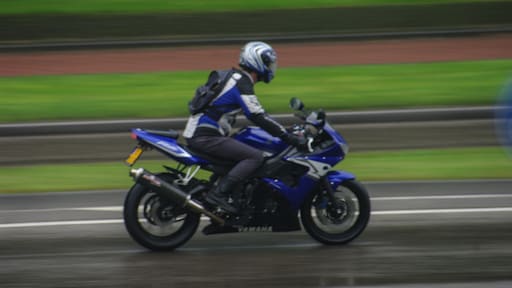 Amsterdam komt met lawaaiflitspaal in strijd tegen geluidsoverlast motoren