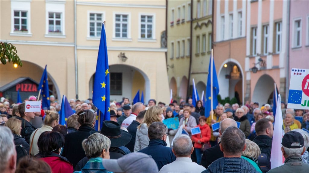 Massale demonstraties in Polen: 'Wij zijn Europa, we blijven'