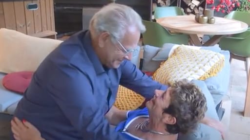 Man duikt op vrouw na geslaagde date in Lang Leve de Liefde