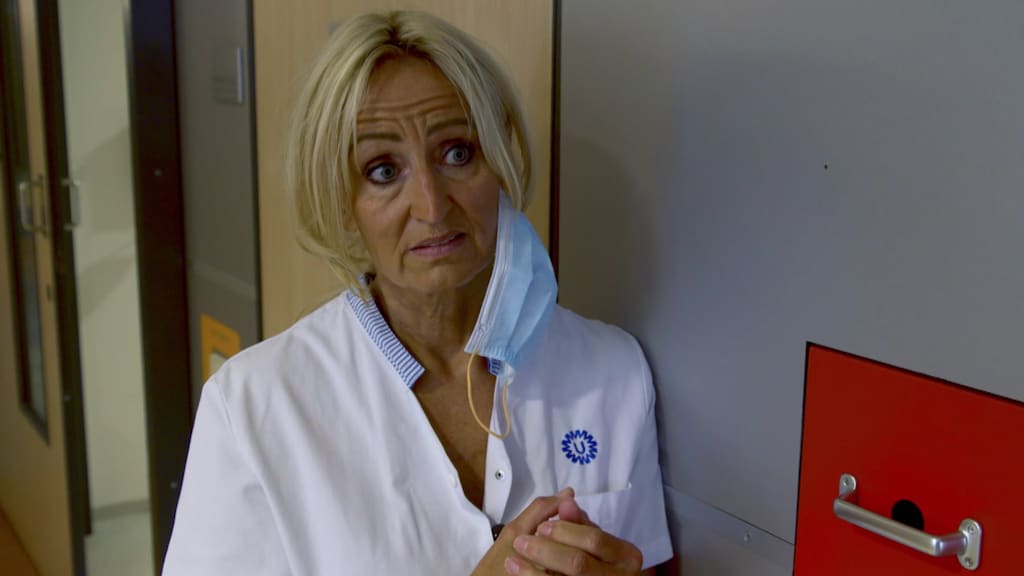 Natasja Froger geëmotioneerd in aangrijpende Five Days Inside