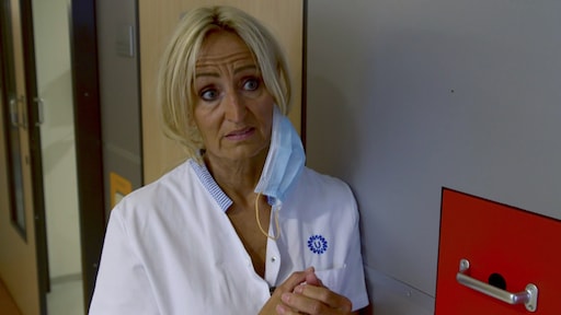 Natasja Froger geëmotioneerd in aangrijpende Five Days Inside