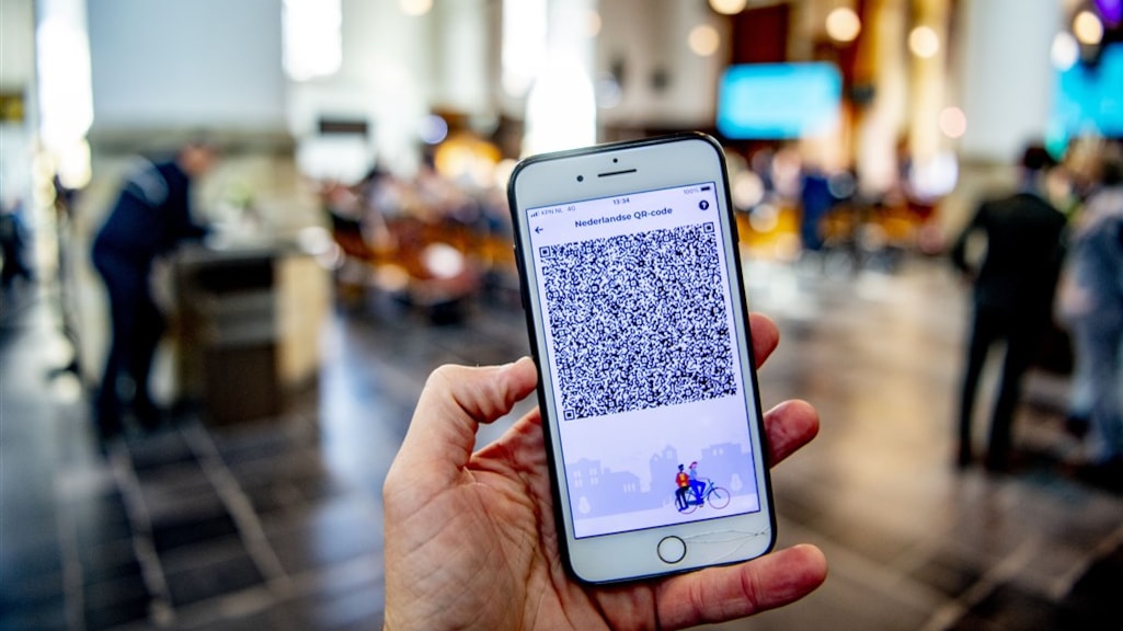 Ministerie doet aangifte om handel in QR-codes voor CoronaCheck