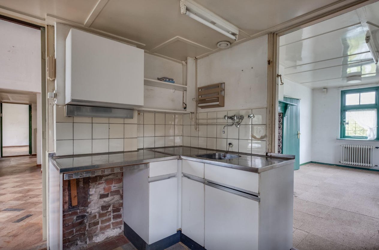 Aan de keuken van deze woonboerderij in Epse moet nog wel wat worden verbeterd.