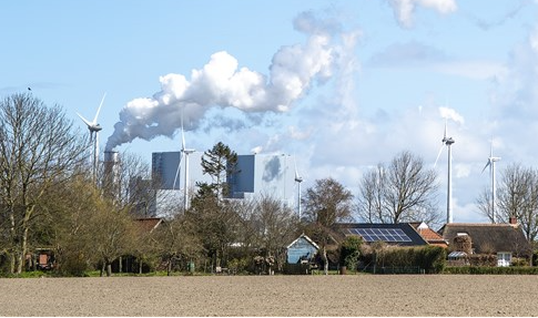 De provincie wil de Eemshaven verder laten oprukken richting het dorp Oudeschip.