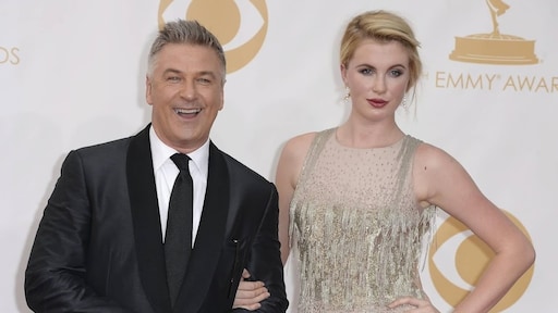 Dochter Alec Baldwin woest op journalisten na schietincident