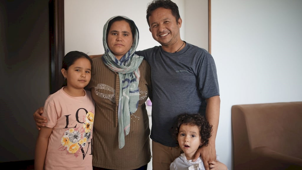 Gul samen met zijn vrouw, en twee dochters.