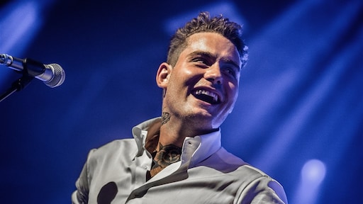 Douwe Bob weer in Nederland na traject in afkickkliniek: 'Weer thuis'