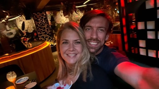 En bedankt: Mattie Valk raakt tas vriendin kwijt bij Marathon Rotterdam