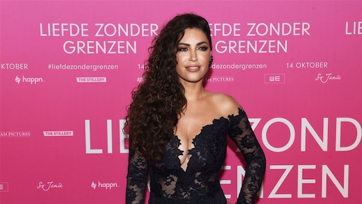 Yolanthe bleef Wesley de hand boven het hoofd houden