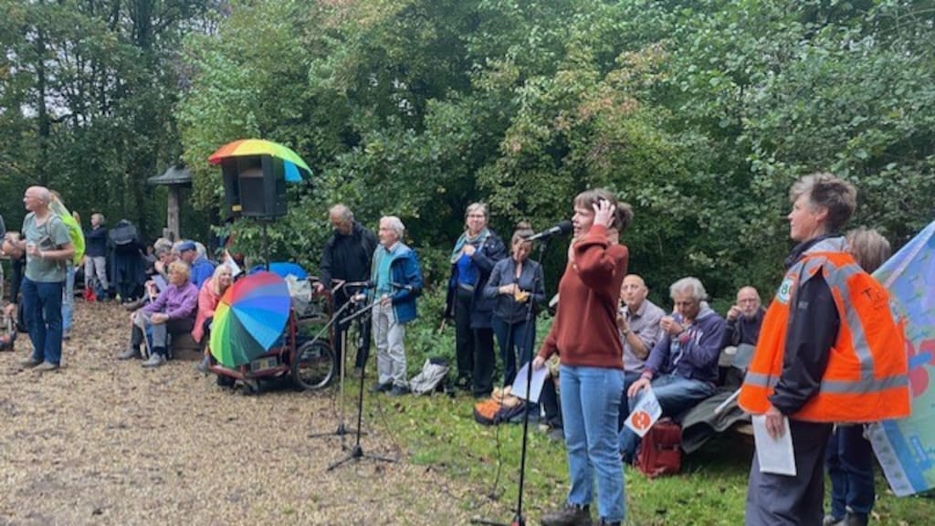 De lunchpauze wordt opgeluisterd door optredens van de Vrienden van Amelisweerd.
