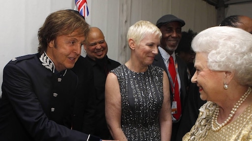 Paul McCartney had een oogje op koningin Elizabeth
