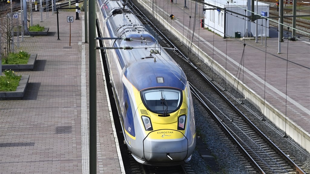 De Eurostar rijdt in zo'n vier uurtjes naar het centrum van Londen.