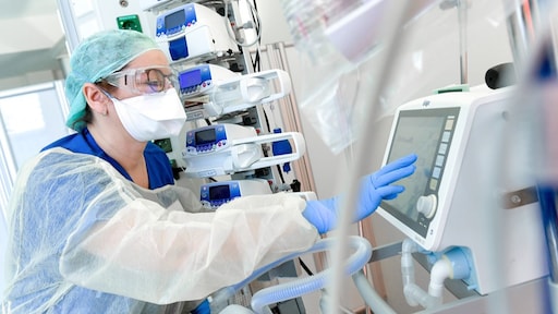 Krijgen we het virus eronder met lockdown-achtige maatregelen? 'We moeten nu toeslaan'