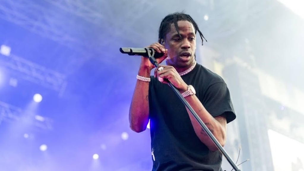 9-jarige bezoeker Astroworld in coma, ouders klagen Travis Scott aan