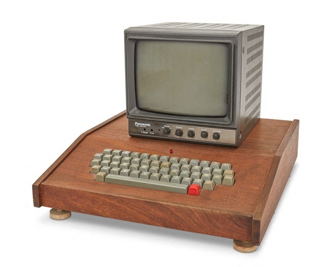 Door Steve Jobs gebouwde Apple 1-computer levert 400.000 dollar op