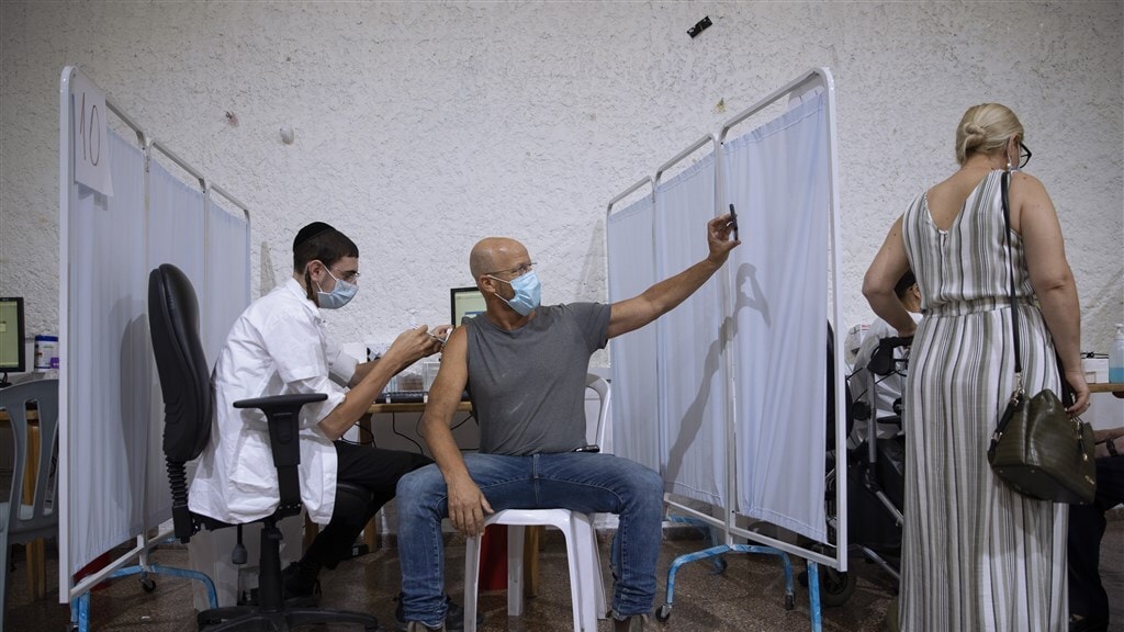 Man krijgt in Israël tweede boosterprik.