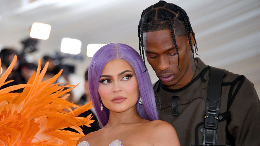 Fans dreigen Kylie Jenner te boycotten na Astroworld-drama