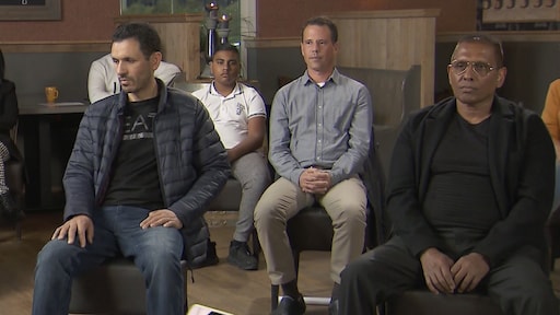 Buren uit een betonwijk ruziën over boom in De Rijdende Rechter