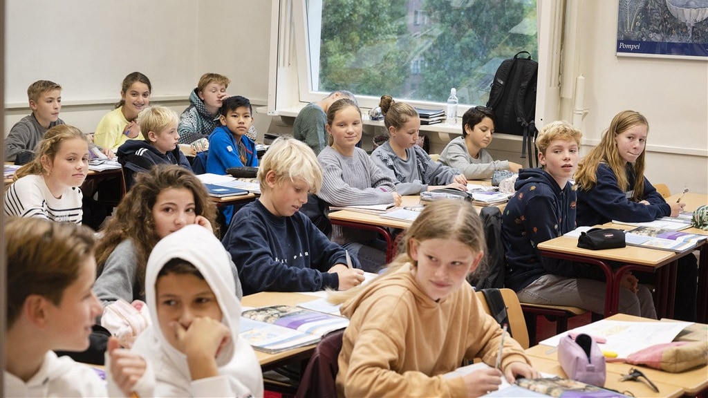 Raam open in de klas: ruim 2500 scholen hebben ventilatie niet op orde