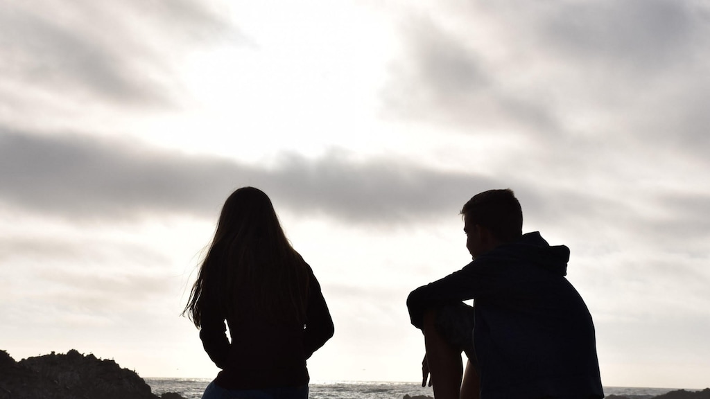 Tessa en haar broer Sander op vakantie.