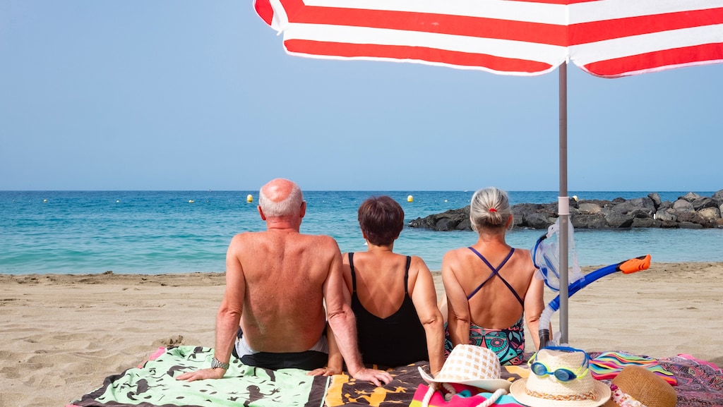 Joost (61) heeft twee vrouwen: 'Ik voel voor beiden evenveel liefde'